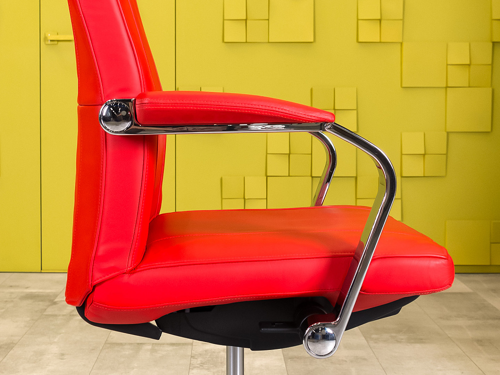 Офисное кресло руководителя на колесах Leo SATO Кожа Красный Германия_КРКК1-181123