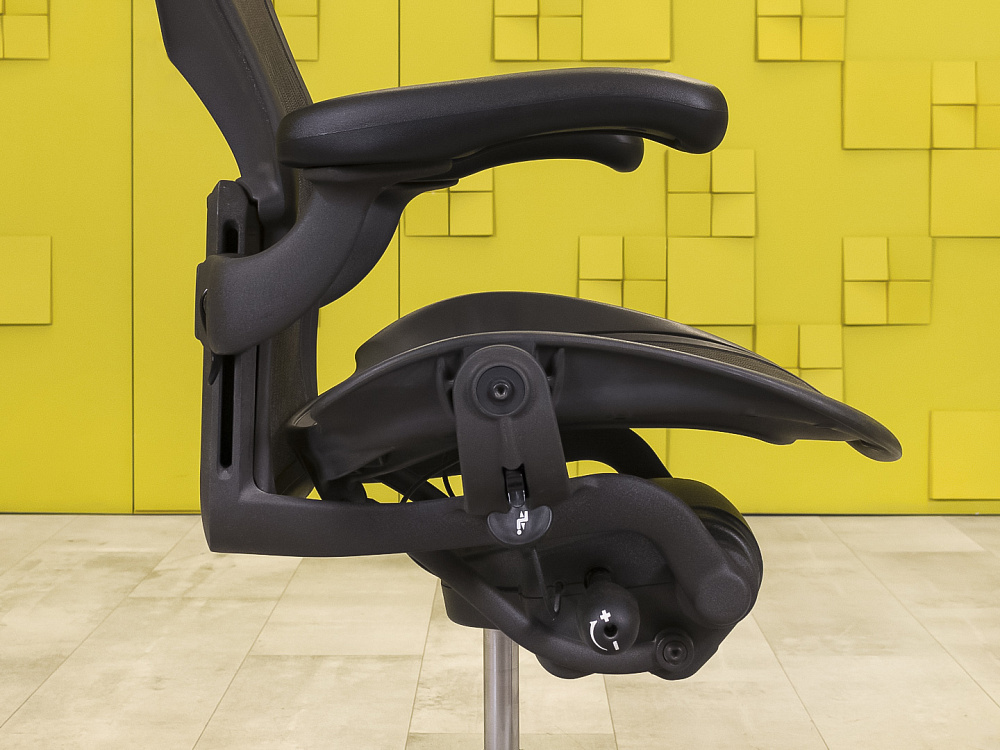 Офисное кресло руководителя на колесах Aeron B Herman Miller Сетка Чёрный США  КРТЧ-02045
