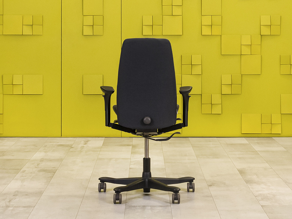 Офисное кресло для персонала на колесах Kinnarps Ткань Серый Швеция_КПТС1-15071