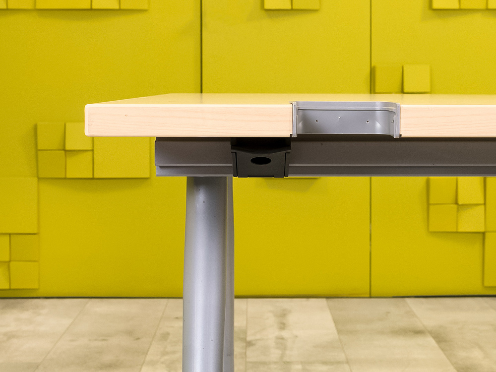 Офисный стол эргономичный Koenig Neurath 1600x800 ЛДСП Клен Германия_СПЭВ1-171024