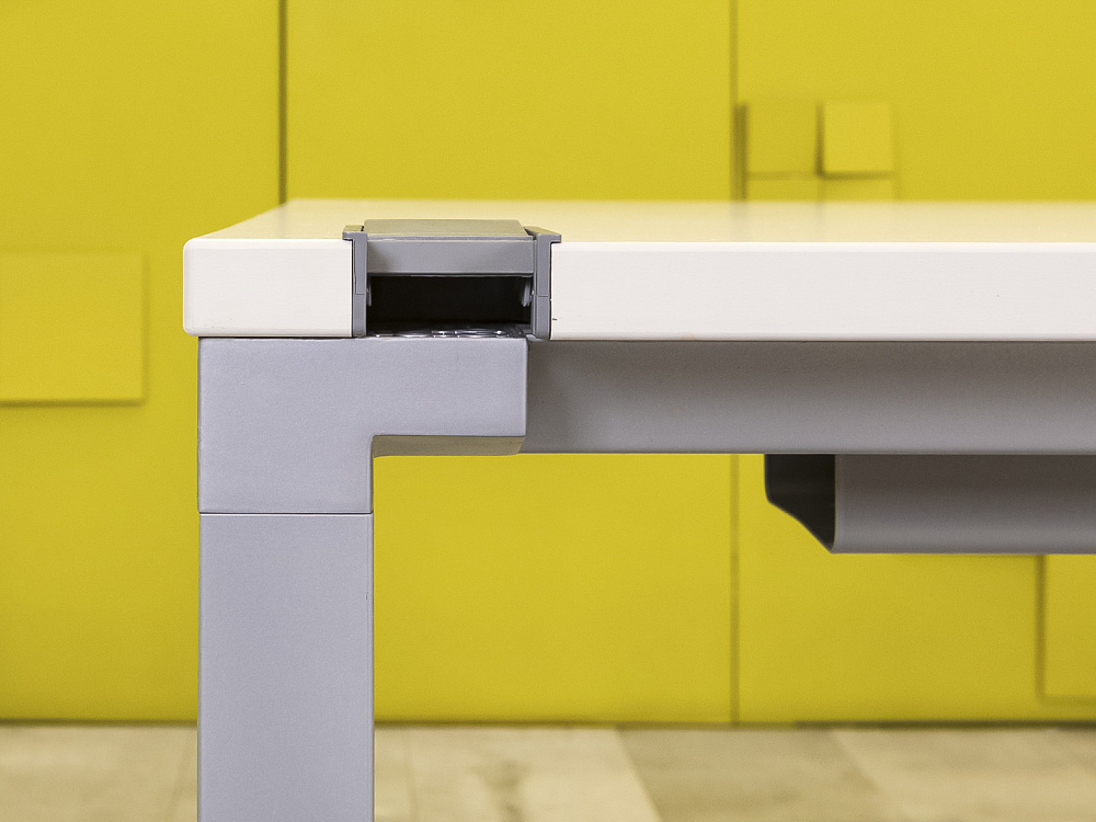 Комплект офисной мебели стол с тумбой  Steelcase ЛДСП Белый Франция  СППБТ1-04026