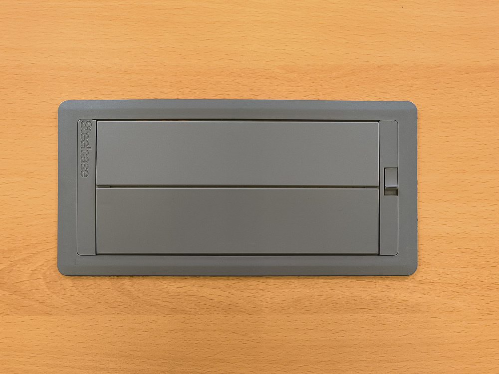 Офисный стол прямой Steelcase ЛДСП Ольха Франция  СППЛ-04026