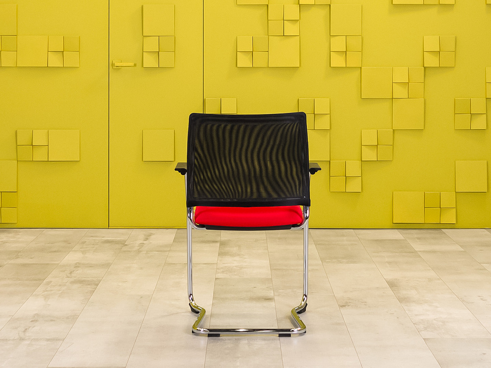 Конференц кресло для переговорной на полозьях Ткань Красный; Чёрный Россия_КДТК-130324