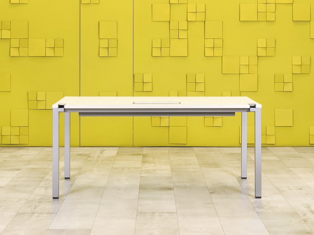 Офисный стол прямой Steelcase ЛДСП Белый Франция  СППБ-04026