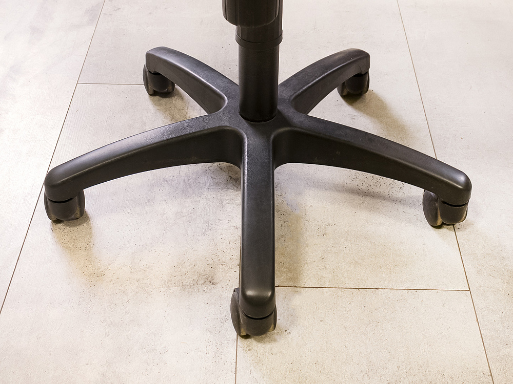 Офисное кресло для персонала на колесах Ткань  Россия  Кпж(а)