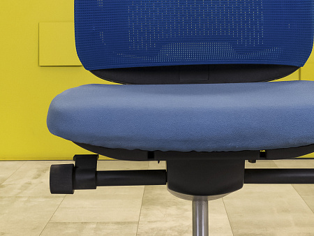 Офисное кресло для персонала на колесах Steelcase Ткань Синий Франция_КПТН-011023