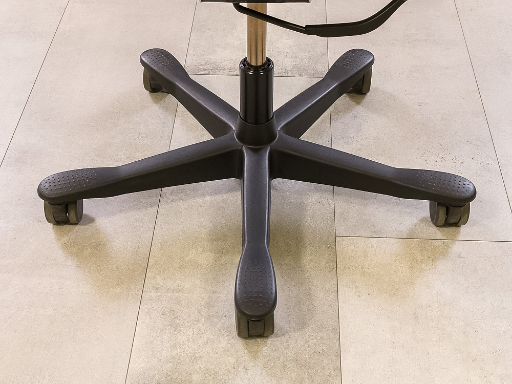 Офисное кресло для персонала на колесах Kinnarps Ткань Серый Швеция_КПТС-100424