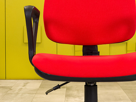 Конференц кресло для переговорной на ножках AXO Кожзам Бежевый Польша_КНКБ-230623