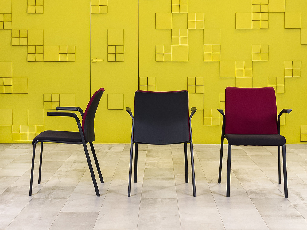 Конференц кресло для переговорной на ножках Steelcase Ткань Чёрный; Красный Франция_КНТЧ2-240923