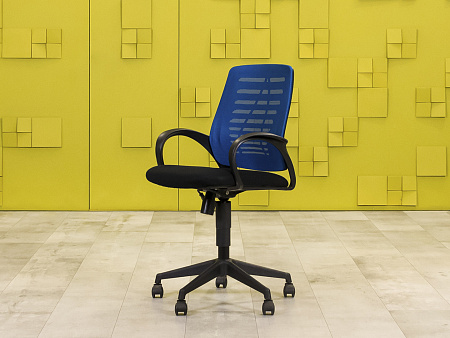 Офисное кресло для персонала на колесах Ирис Ткань Чёрный Россия