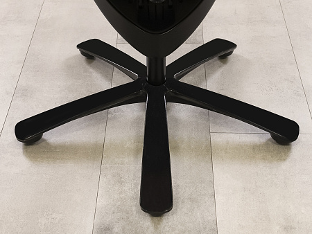 Офисное кресло руководителя на колесах Okamura Япония Кожа Красный   КРКК-15095