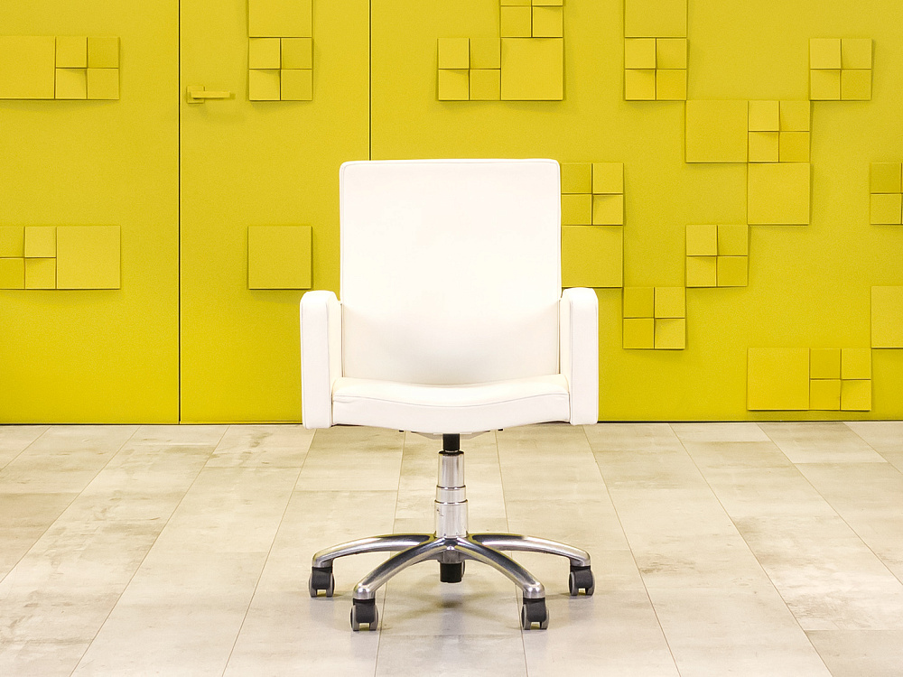 Конференц кресло для переговорной на колесах Onda Office POLTRONA FRAU Кожа Бежевый Италия_КНКБ-0810