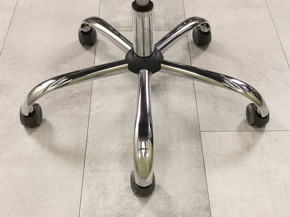 Офисное кресло руководителя на колесах       КРТЧ3-26036