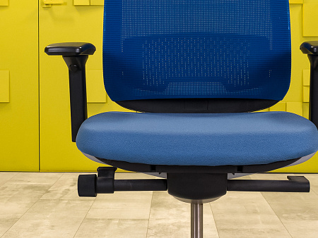 Офисное кресло для персонала на колесах Reply Air Steelcase Ткань Синий Франция_КПТН1-040824