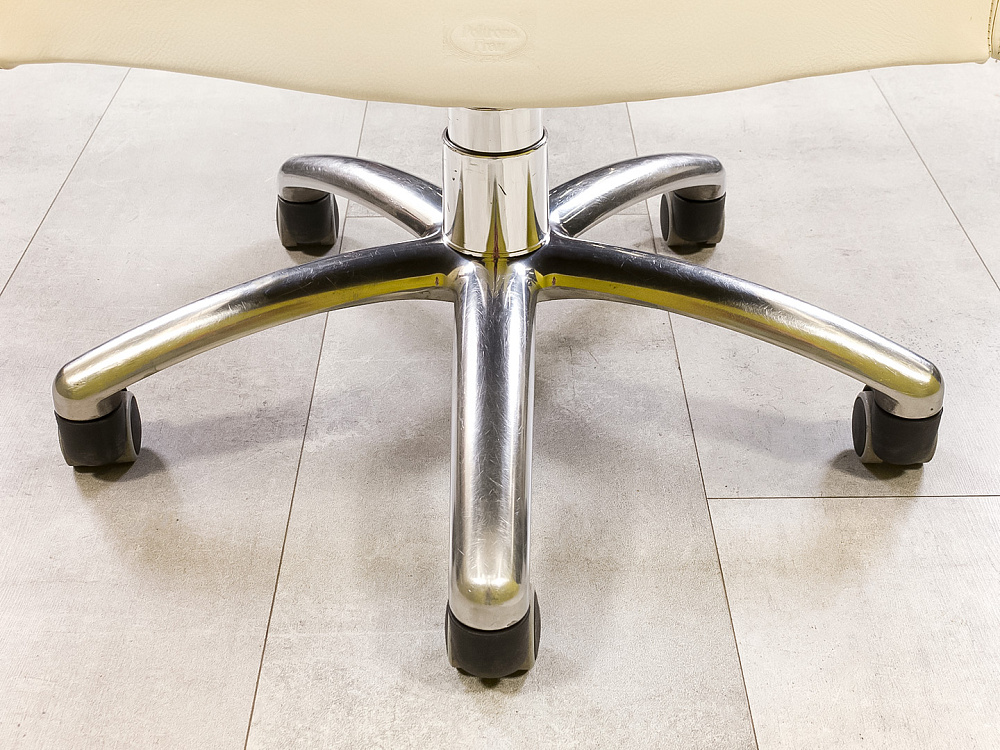 Конференц кресло для переговорной на колесах Onda Office POLTRONA FRAU Кожа Бежевый Италия_КНКБ-0810