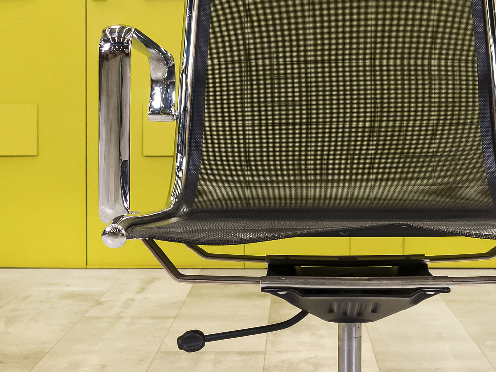 Офисное кресло для персонала на колесах Luxy  Сетка Чёрный Италия_КПТЧ3-290923