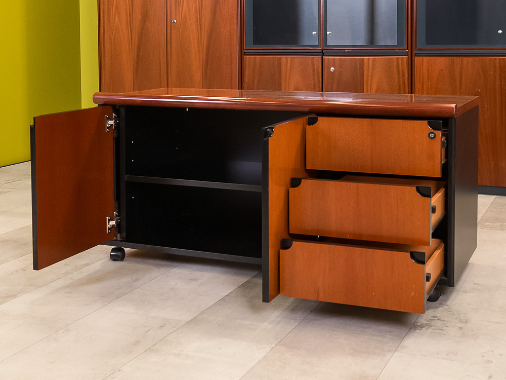 Кабинет руководителя ORA Массив Орех Италия