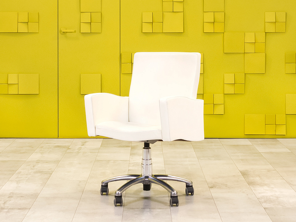 Конференц кресло для переговорной на колесах Onda Office POLTRONA FRAU Кожа Бежевый Италия_КНКБ-0810