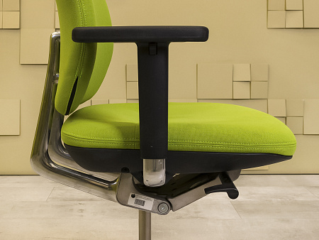 Офисное кресло для персонала на колесах  Vitra Ткань Зелёный Швейцария  КПТЗ-24065