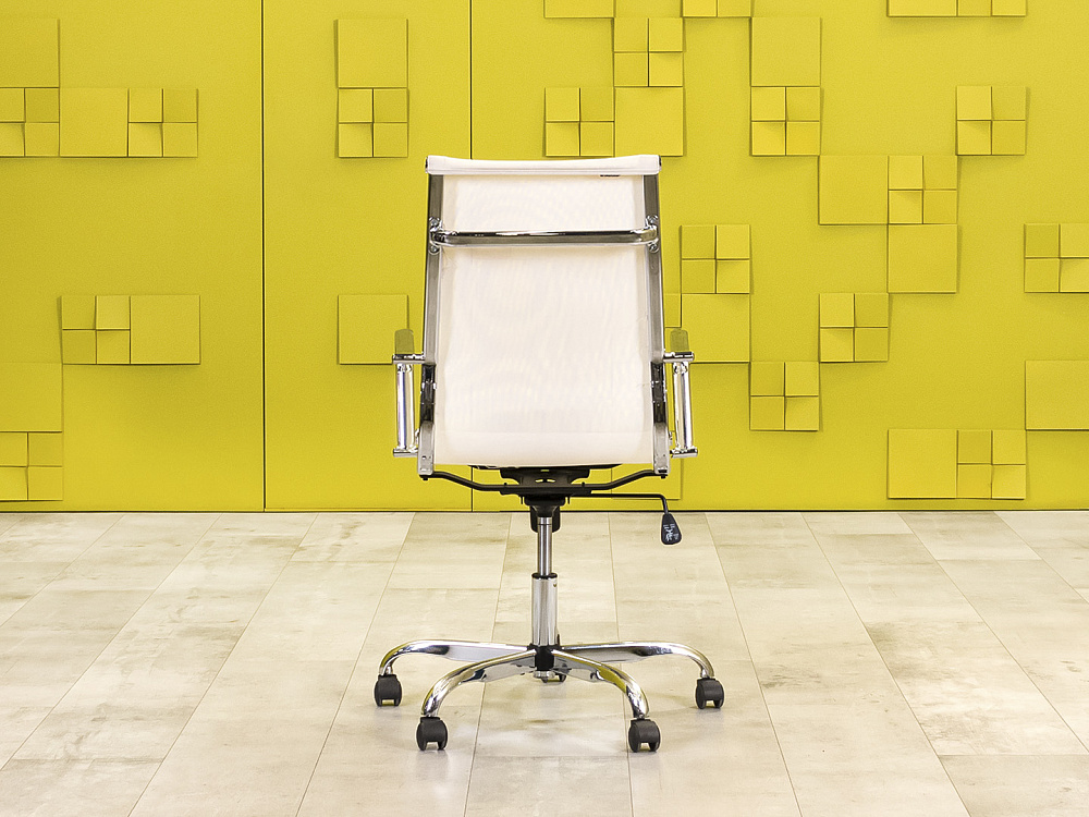 Офисное кресло руководителя на колесах Сетка Белый Россия_КРКБ-250624