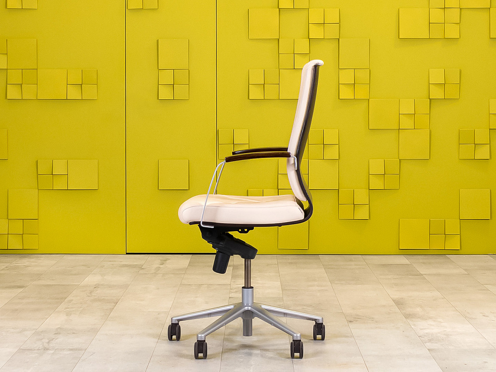 Офисное кресло руководителя на колесах Sitland Кожа Бежевый; Орех Италия_КРКБ-21051