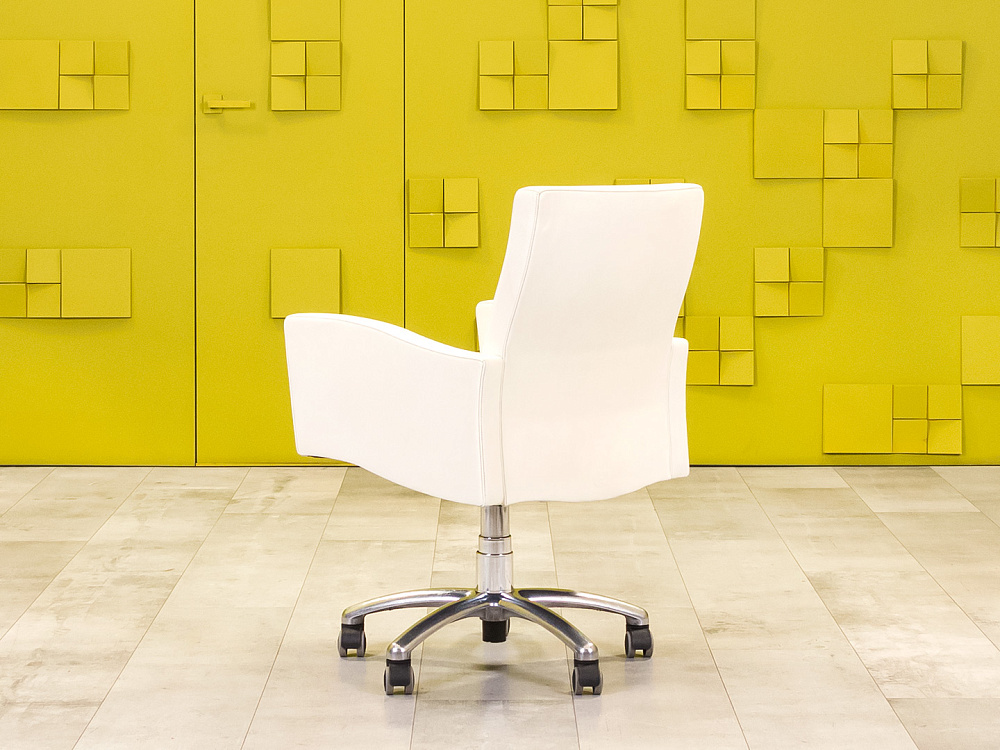 Конференц кресло для переговорной на колесах Onda Office POLTRONA FRAU Кожа Бежевый Италия_КНКБ-0810