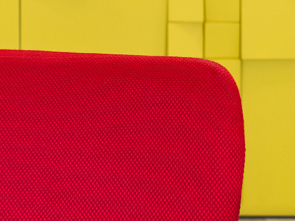 Конференц кресло для переговорной на ножках HAWORTH Ткань Чёрный; Красный Германия_КНТЧ-110823