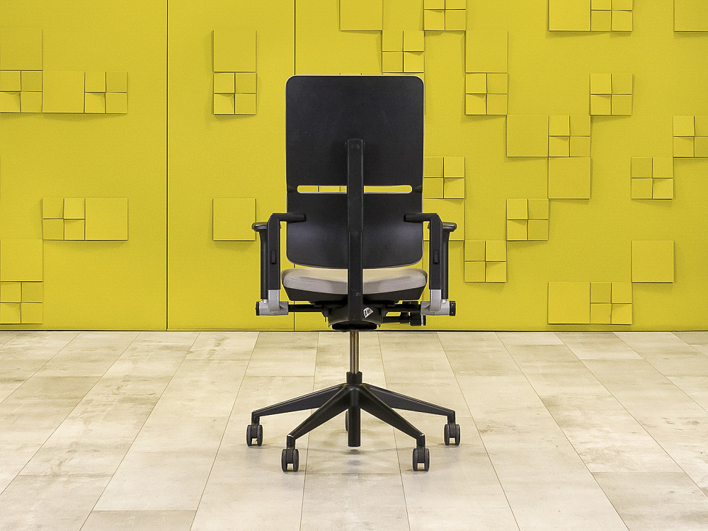 Офисное кресло руководителя на колесах Please 2 Ergonomik Steelcase Кожа Серый Германия_КРКС-221024