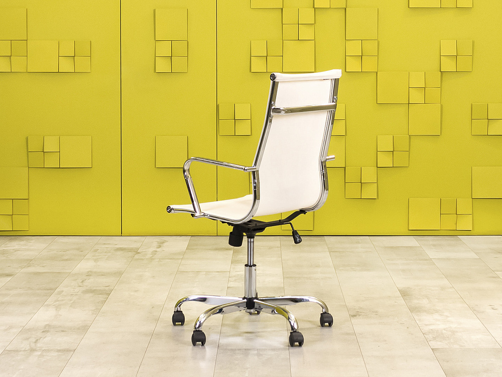 Офисное кресло руководителя на колесах Сетка Белый Россия_КРКБ-250624