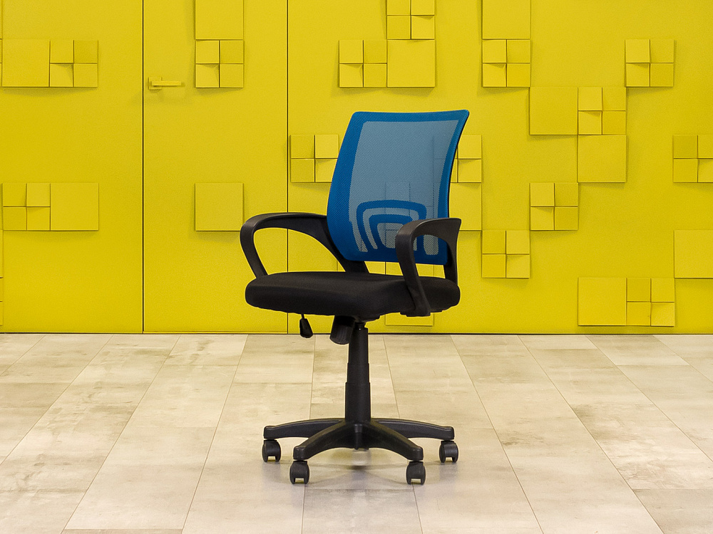 Офисное кресло для персонала на колесах LARK Ткань Чёрный; Синий Россия