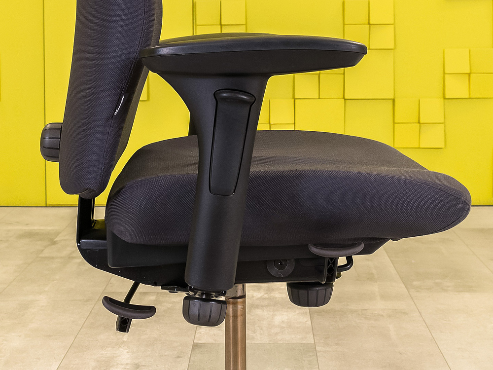 Офисное кресло для персонала на колесах Kinnarps Ткань Серый Швеция_КПТС-100424