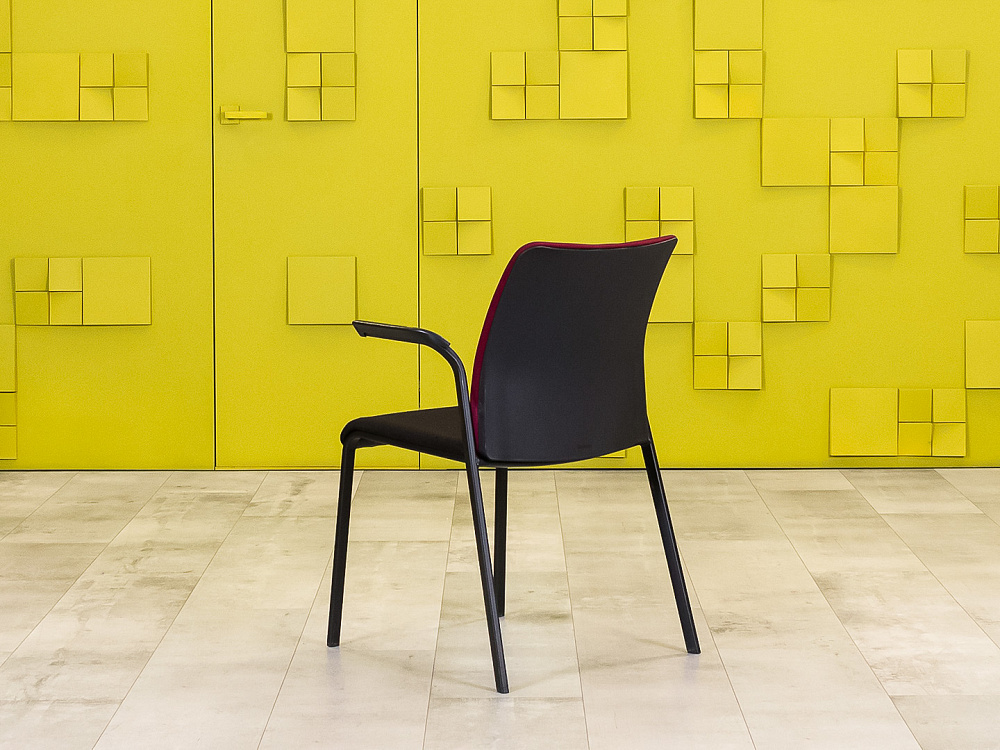 Конференц кресло для переговорной на ножках Steelcase Ткань Чёрный; Красный Франция_КНТЧ2-240923