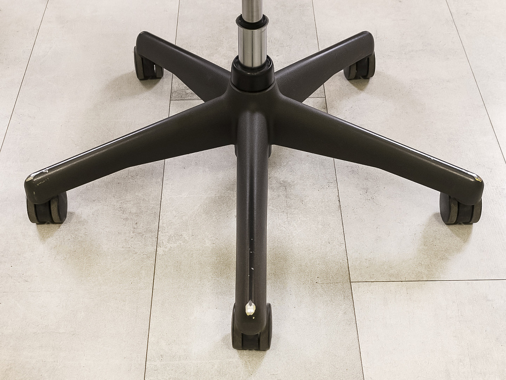Офисное кресло руководителя на колесах Aeron B Herman Miller Сетка Чёрный США  КРТЧ-02045