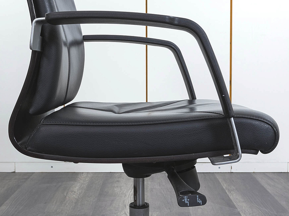 Офисное кресло руководителя  Sitland  Кожа Черный Madera B  (КРКЧ-08082)