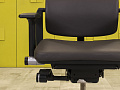 Офисное кресло руководителя на колесах Please 2 Ergonomik Steelcase Кожа Коричневый Германия  КРКК-3