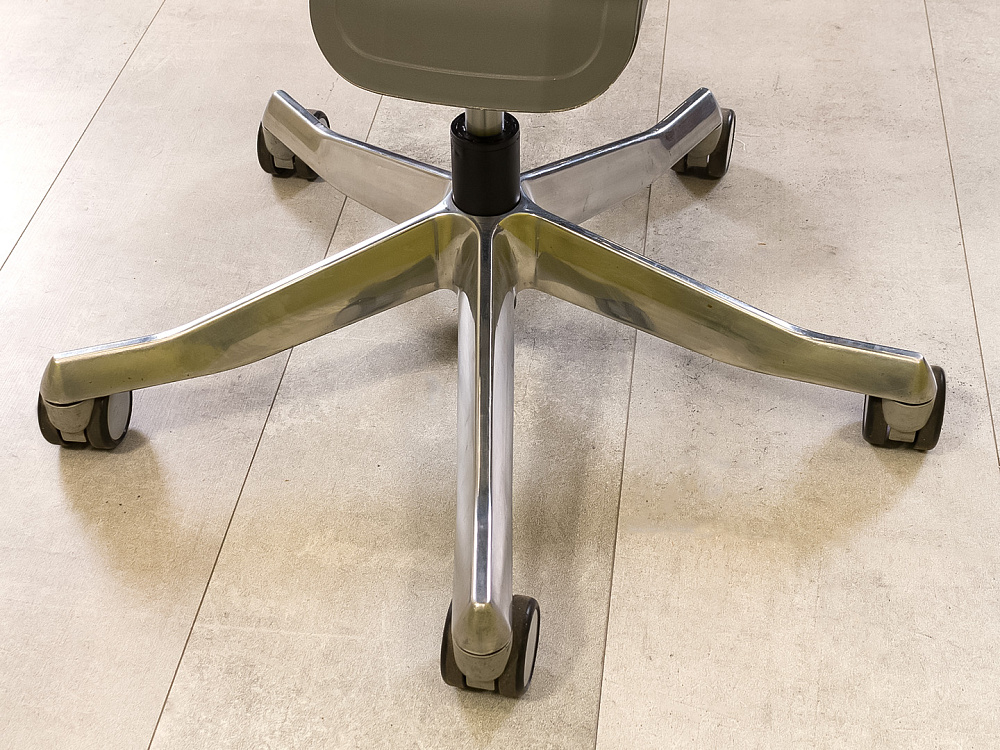 Офисное кресло руководителя на колесах Экокожа Чёрный; Серый Россия_КРКЧ2-250324