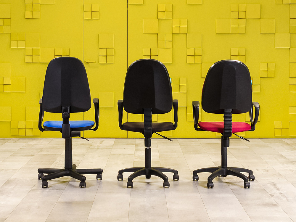 Офисное кресло для персонала на колесах Ткань  Россия  Кпж(а)