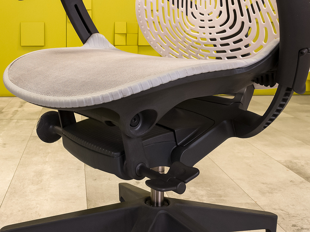 Офисное кресло руководителя на колесах Mirra 2 Herman Miller Сетка Серый США_КРТС-150924