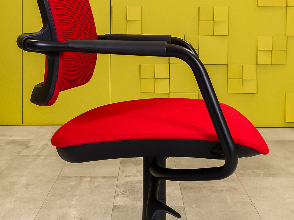 Офисное кресло для персонала на колесах Sitland Ткань Красный Италия_КПТК-261023