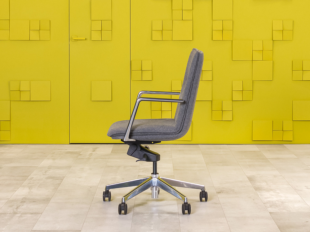 Офисное кресло руководителя на колесах Voltaire Ткань Серый Импорт_КРТС-300124