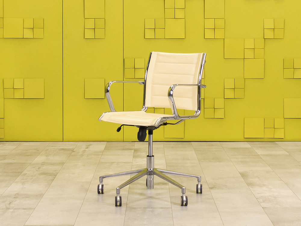 Офисное кресло для персонала на колесах  Кожа Бежевый Импорт  КПКБ-16083