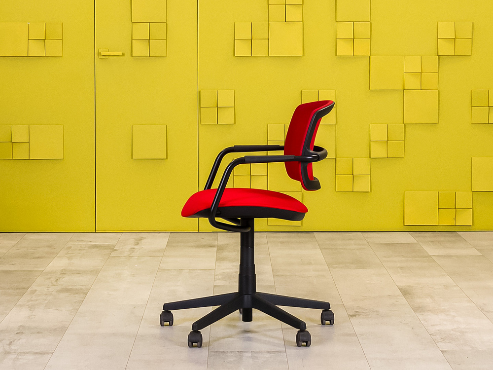 Офисное кресло для персонала на колесах Sitland Ткань Красный Италия_КПТК-261023