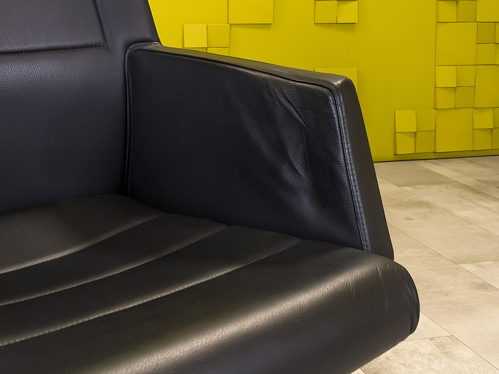 Офисное кресло руководителя на колесах Kamelia KASTEL Кожа Чёрный Италия_КРКЧ-081024