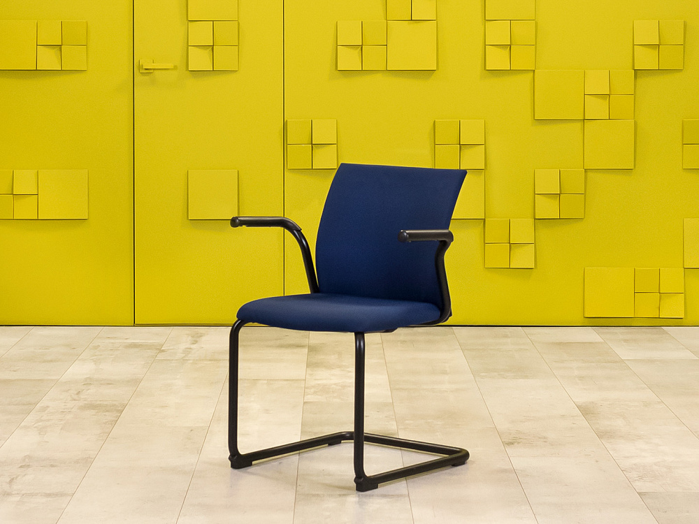 Конференц кресло для переговорной на полозьях Steelcase Ткань Синий Франция_КДТН-281024