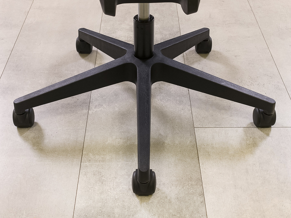 Офисное кресло руководителя на колесах Сетка Чёрный Импорт_КРТЧ1-271023