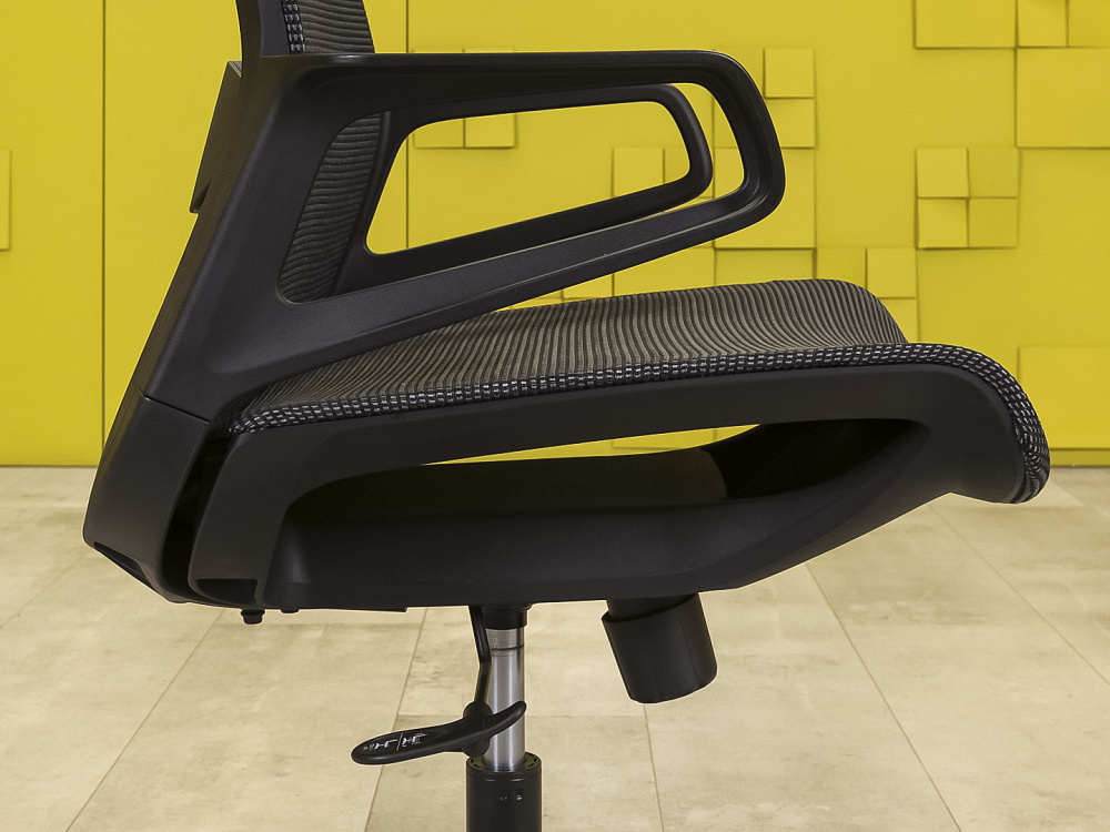 Офисное кресло руководителя на колесах   Чёрный   КРТС-12125