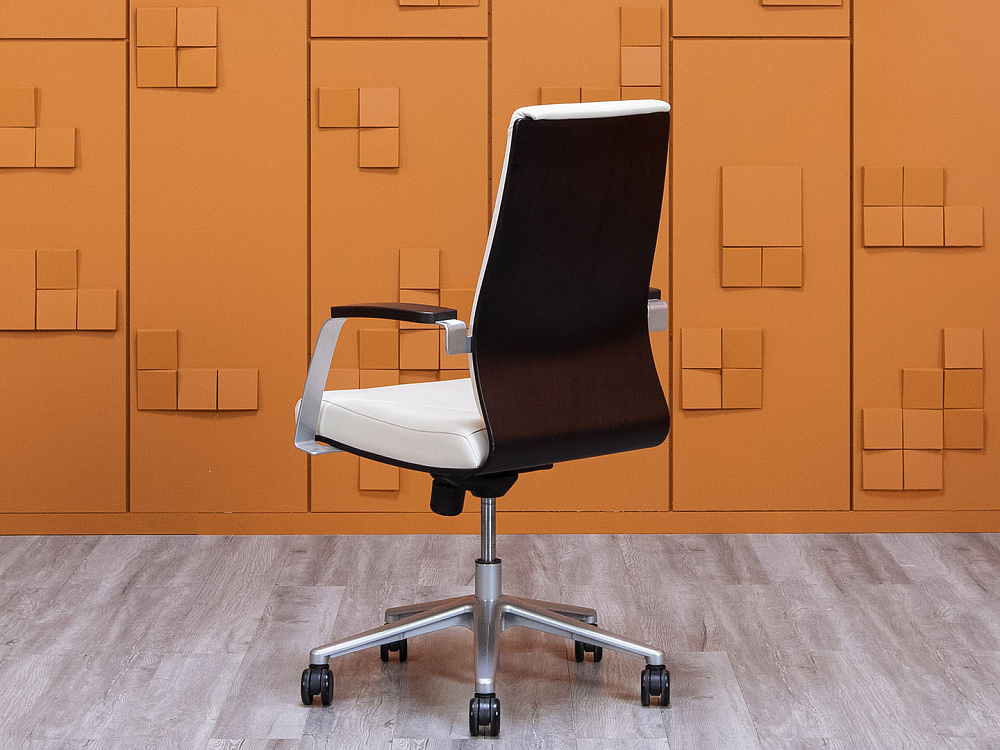 Офисное кресло руководителя  Sitland  Кожа Бежевый Madera B  (КРКБ-10025)