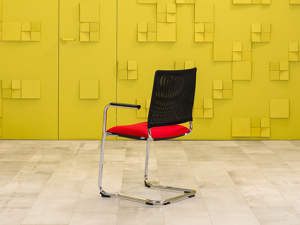 Конференц кресло для переговорной на полозьях Ткань Красный; Чёрный Россия_КДТК-130324