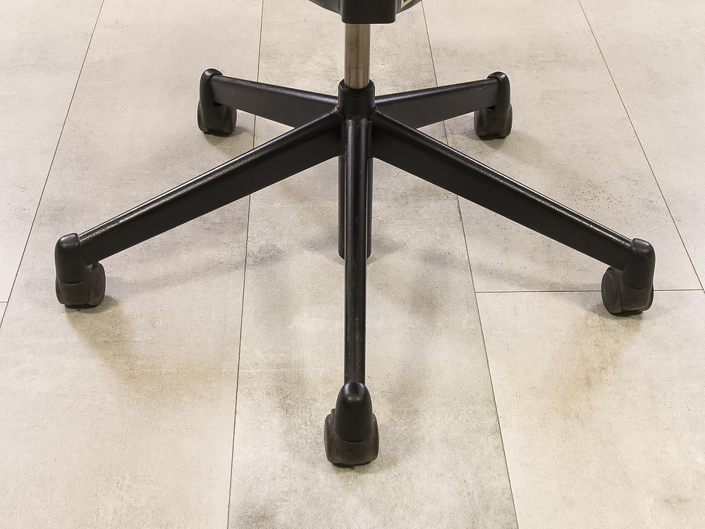 Офисное кресло руководителя на колесах Please 2 Ergonomik Steelcase Кожа Серый Франция  КРКС-03035