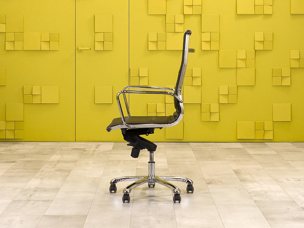 Офисное кресло руководителя на колесах Экокожа Чёрный Россия_КРКЧ5-250324